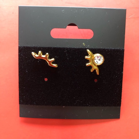 Cute earrings, gold plated pair - Picture 1 of 4